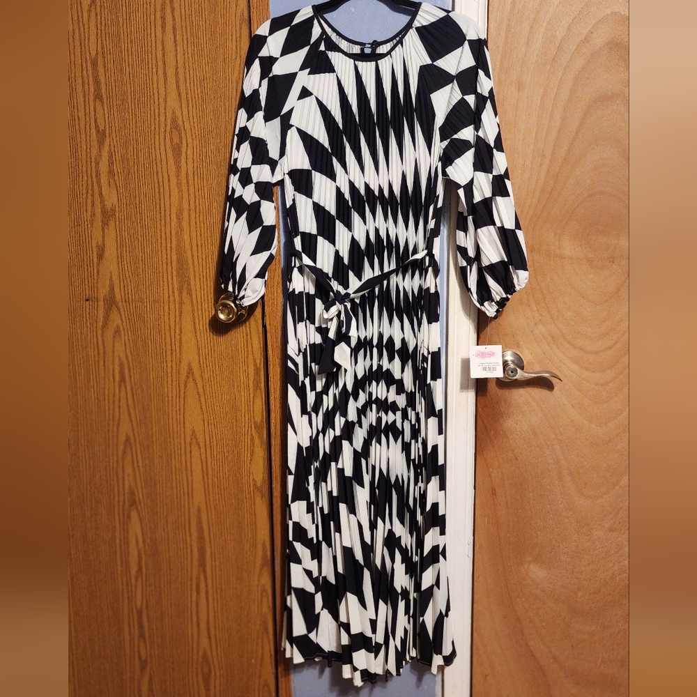 Elegant Black and White Long Sleeve Dress
